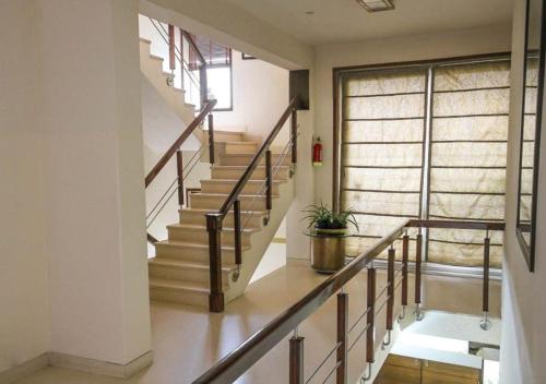 perch service apartment sector 40