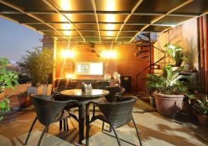 perch service apartment sector 40