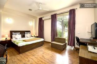 perch service apartment sector 40