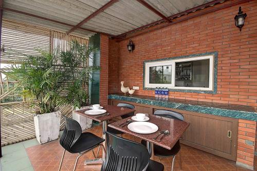 perch service apartment sector 40