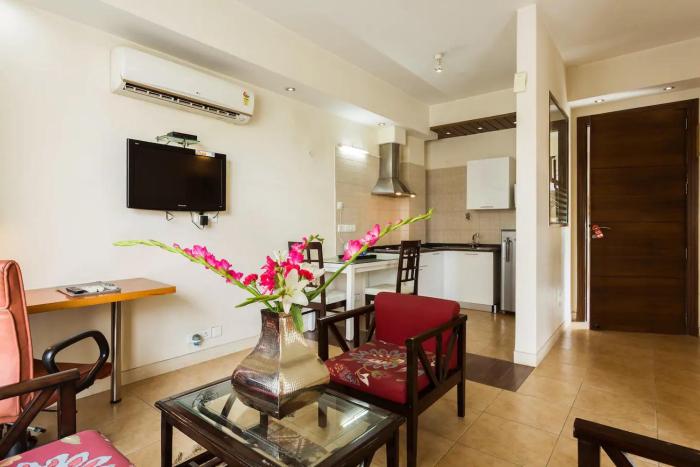 perch service apartment sector 40