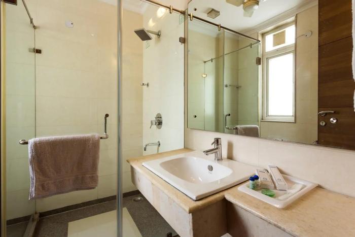 perch service apartment sector 40