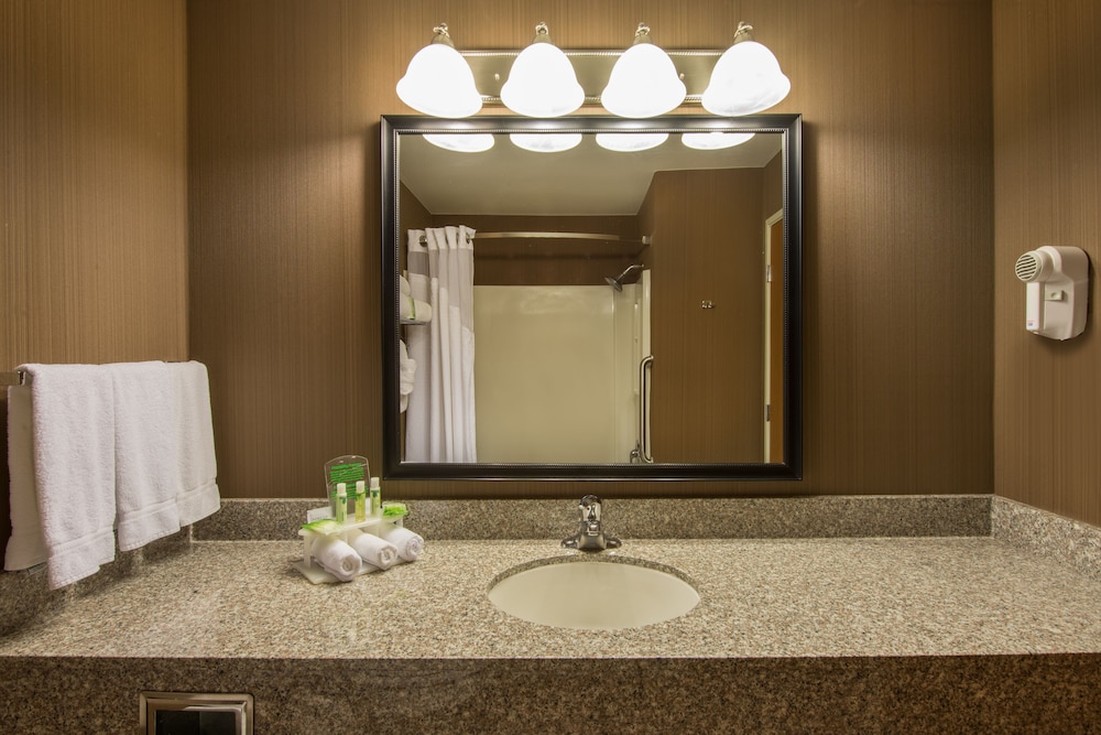 holiday inn express hotel and suites douglas by ihg