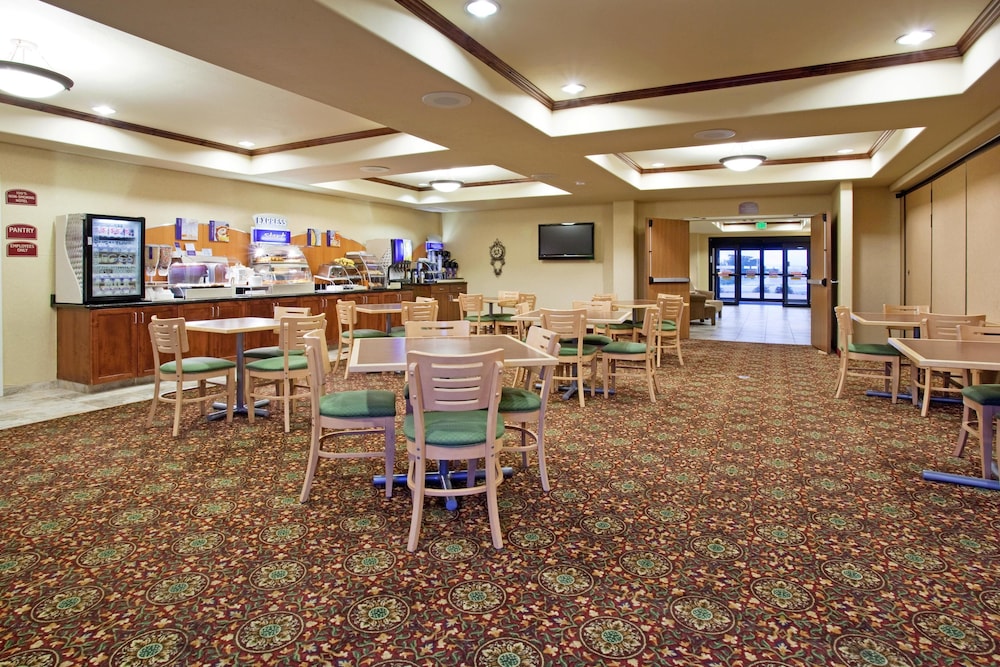 holiday inn express hotel and suites douglas by ihg
