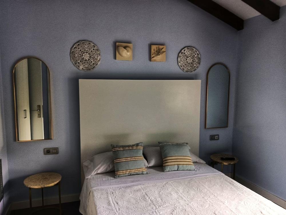 1893 Hotel Boutique,,2 star