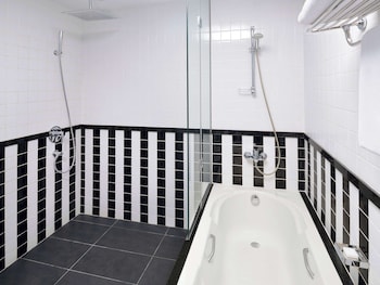 movenpick hotel apartments al mamzar dubai