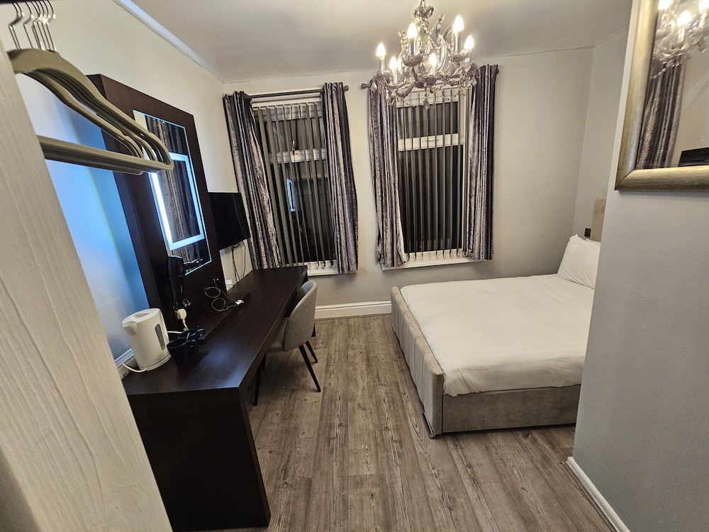 barrons hotel