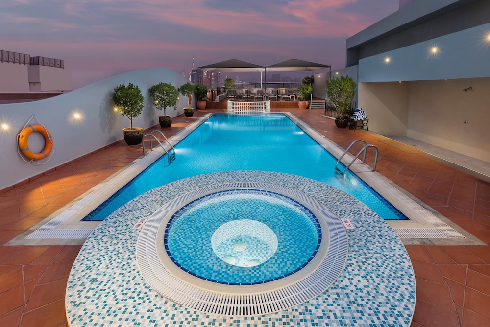 savoy crest hotel apartments