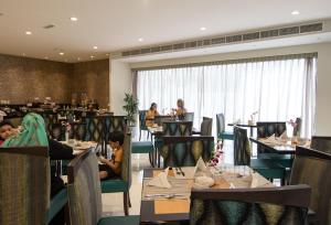 savoy crest hotel apartments