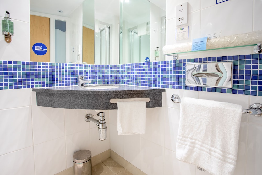 holiday inn express dunfermline by ihg