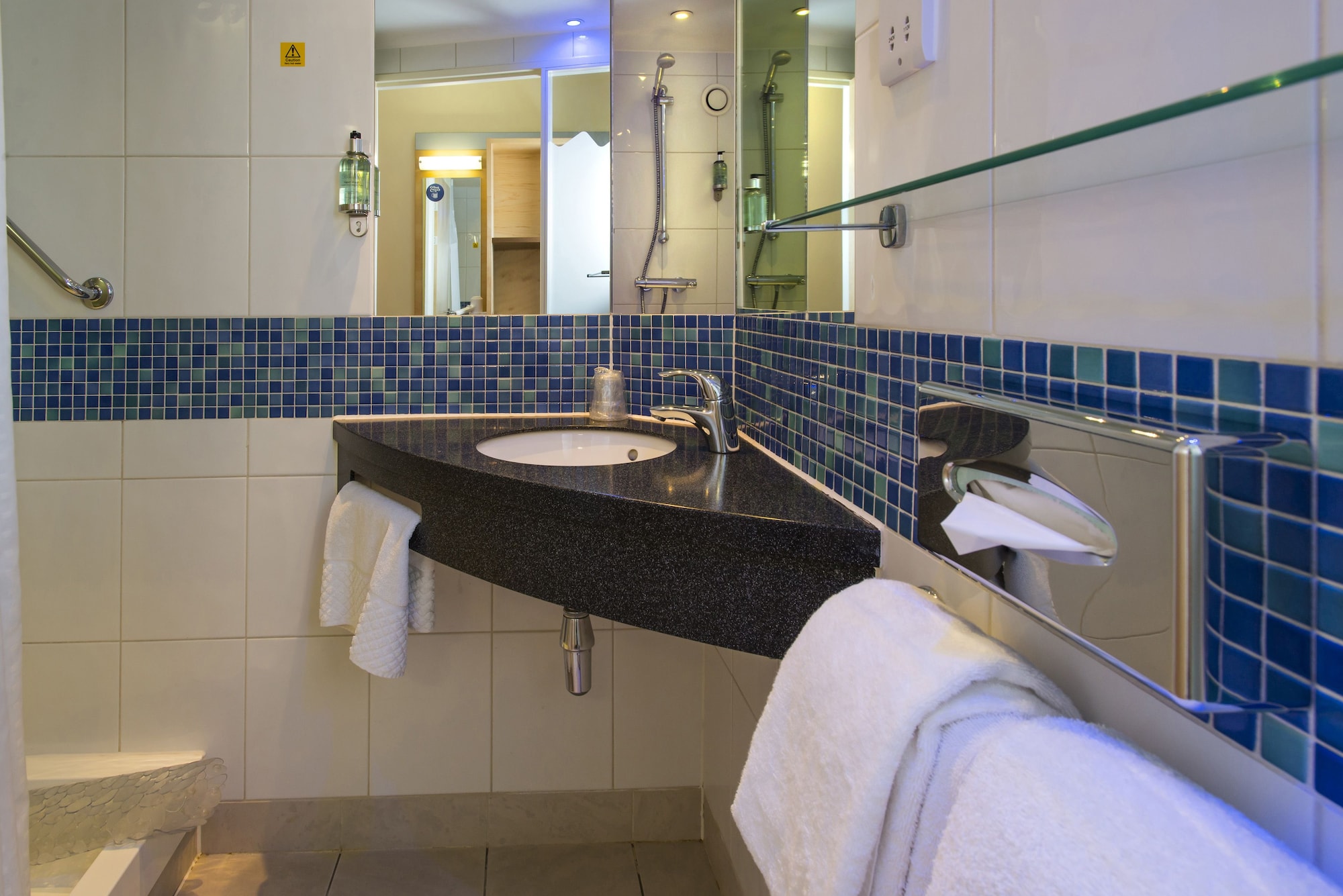 holiday inn express dunfermline by ihg