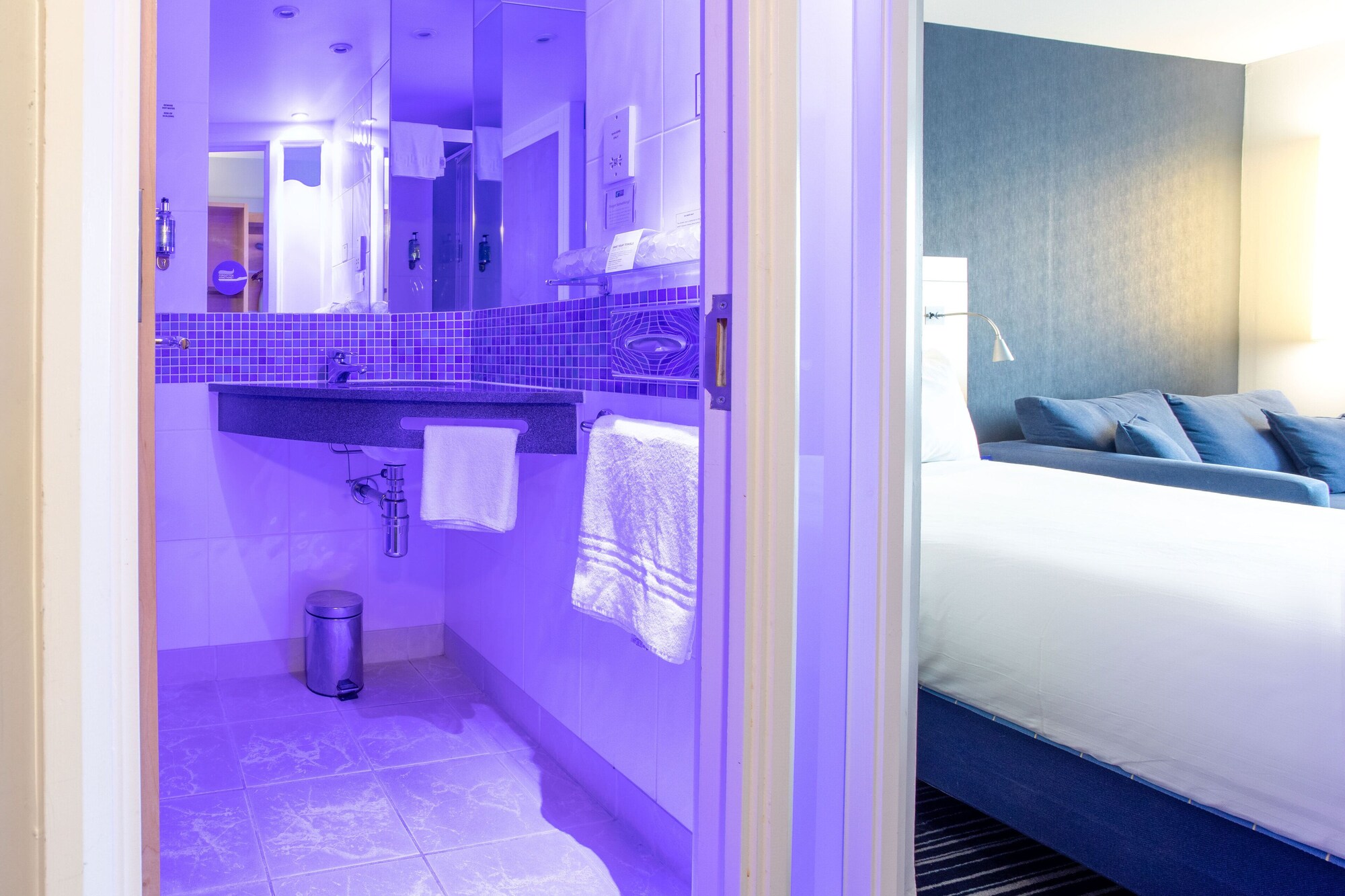 holiday inn express dunfermline by ihg