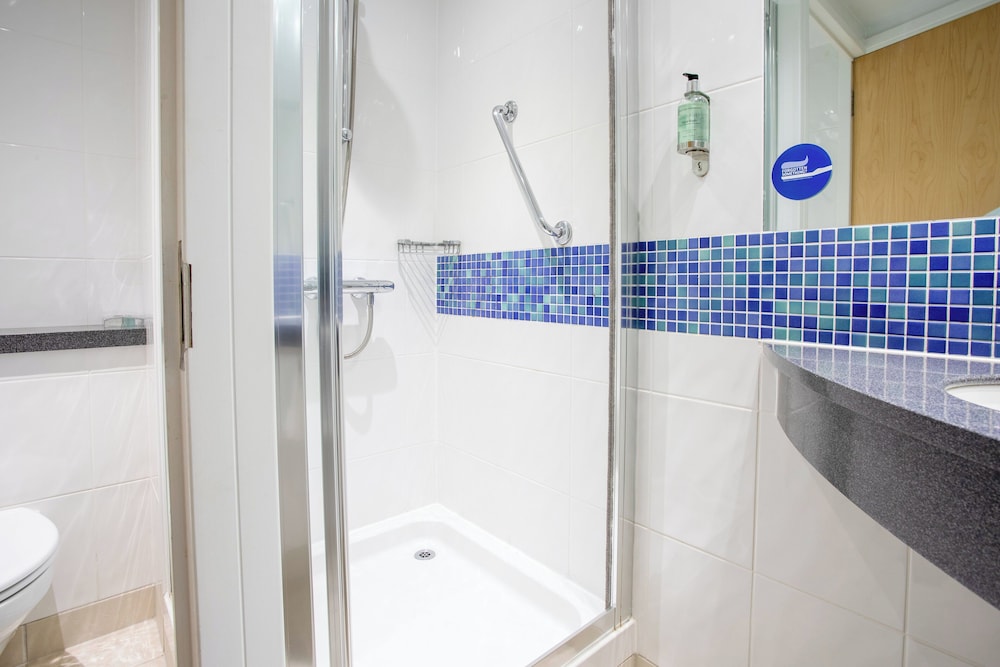 holiday inn express dunfermline by ihg