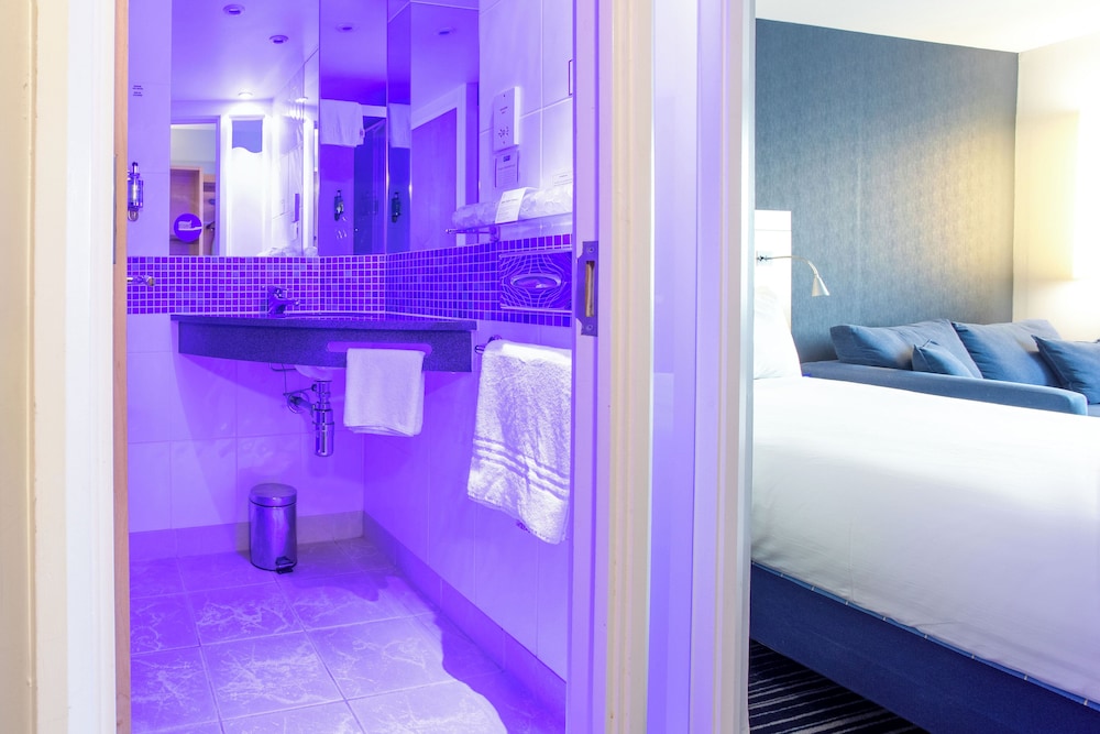 holiday inn express dunfermline by ihg