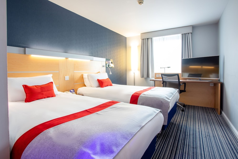 holiday inn express dunfermline by ihg