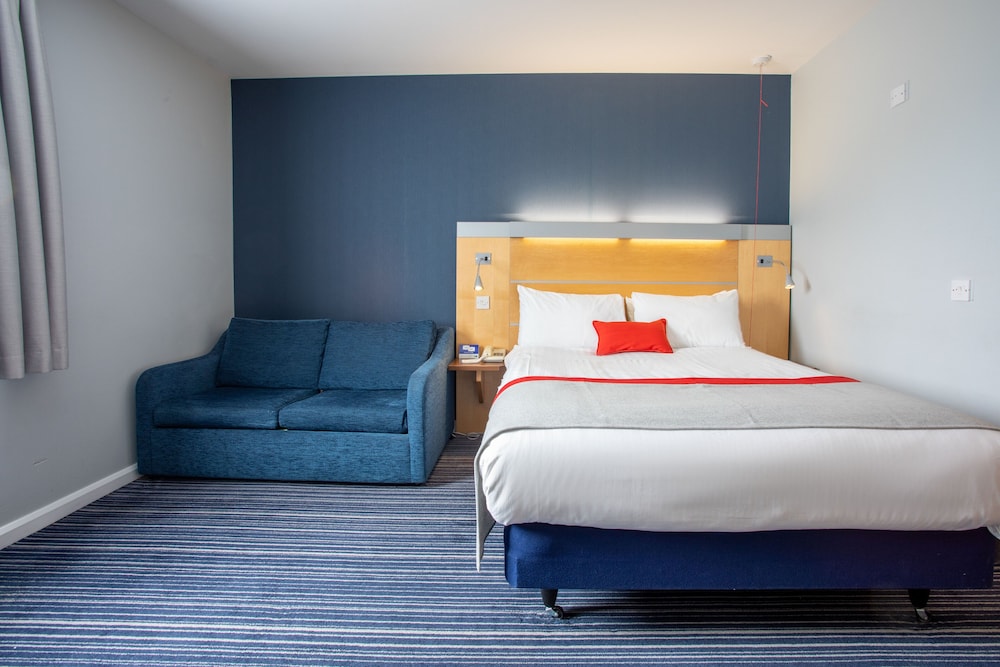 holiday inn express dunfermline by ihg