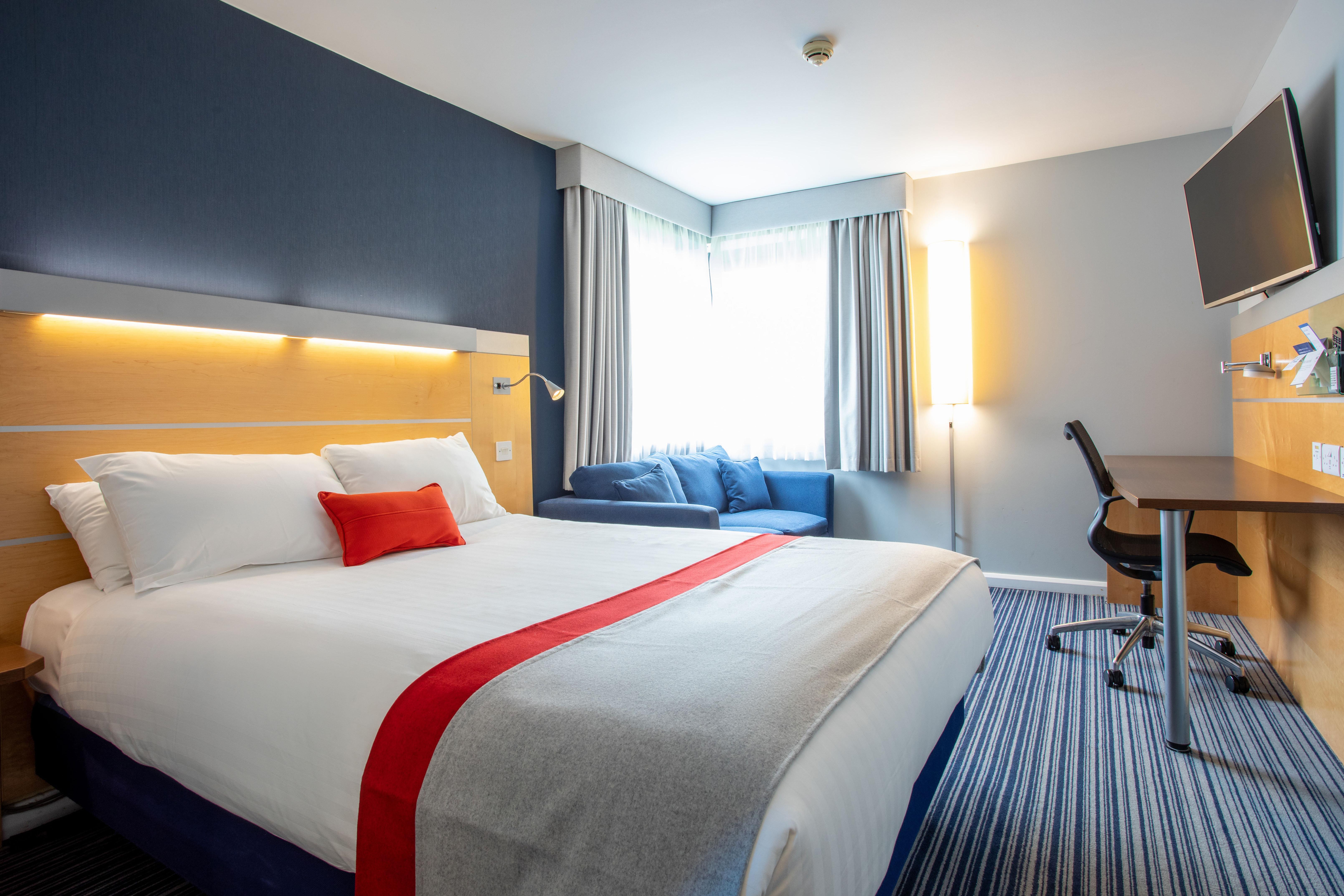 holiday inn express dunfermline by ihg