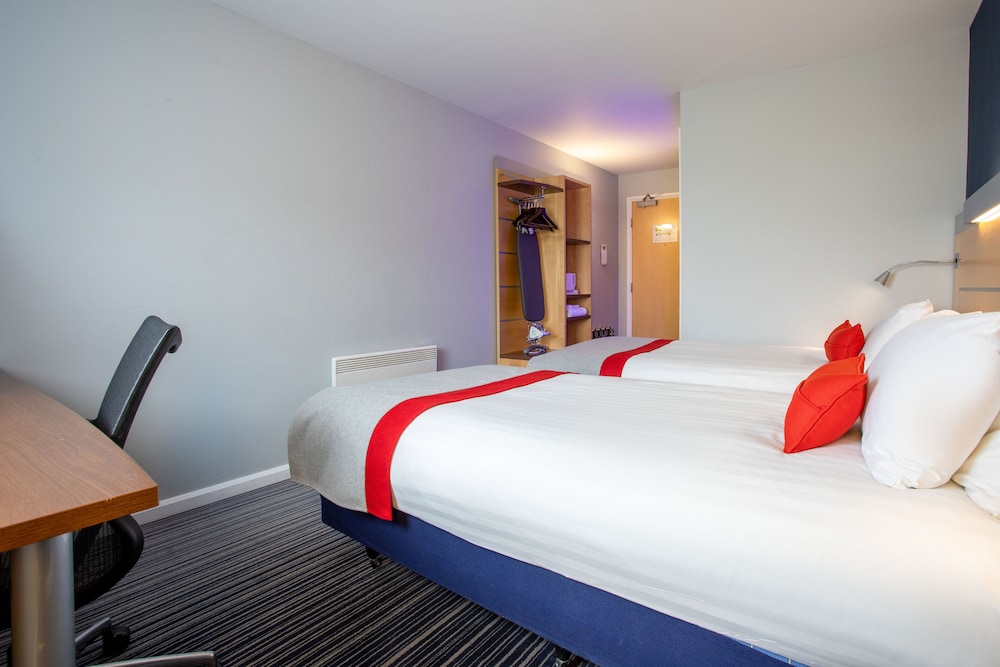 holiday inn express dunfermline by ihg