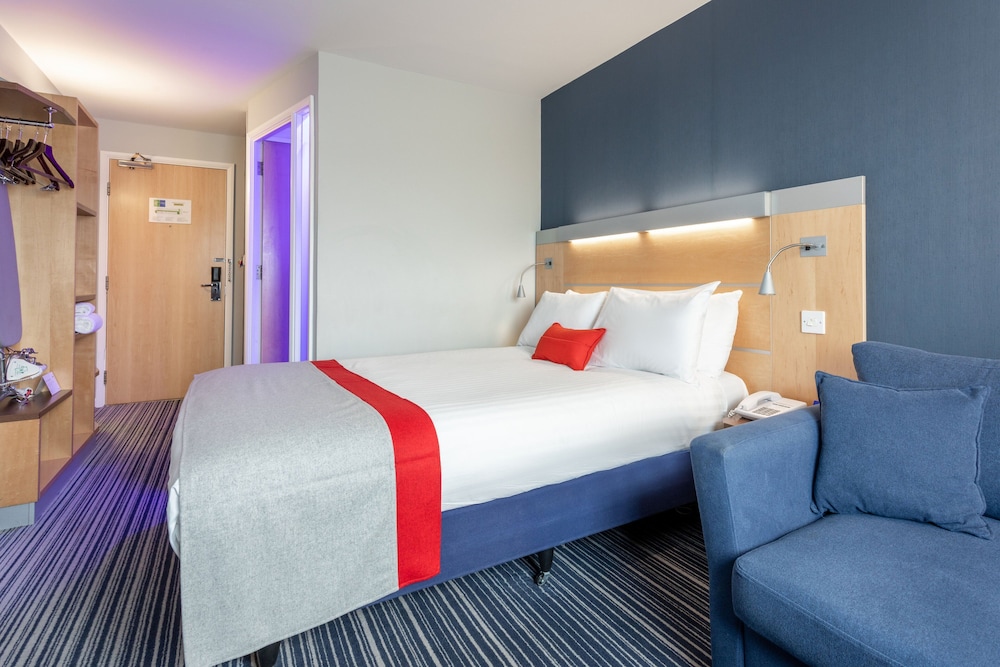 holiday inn express dunfermline by ihg