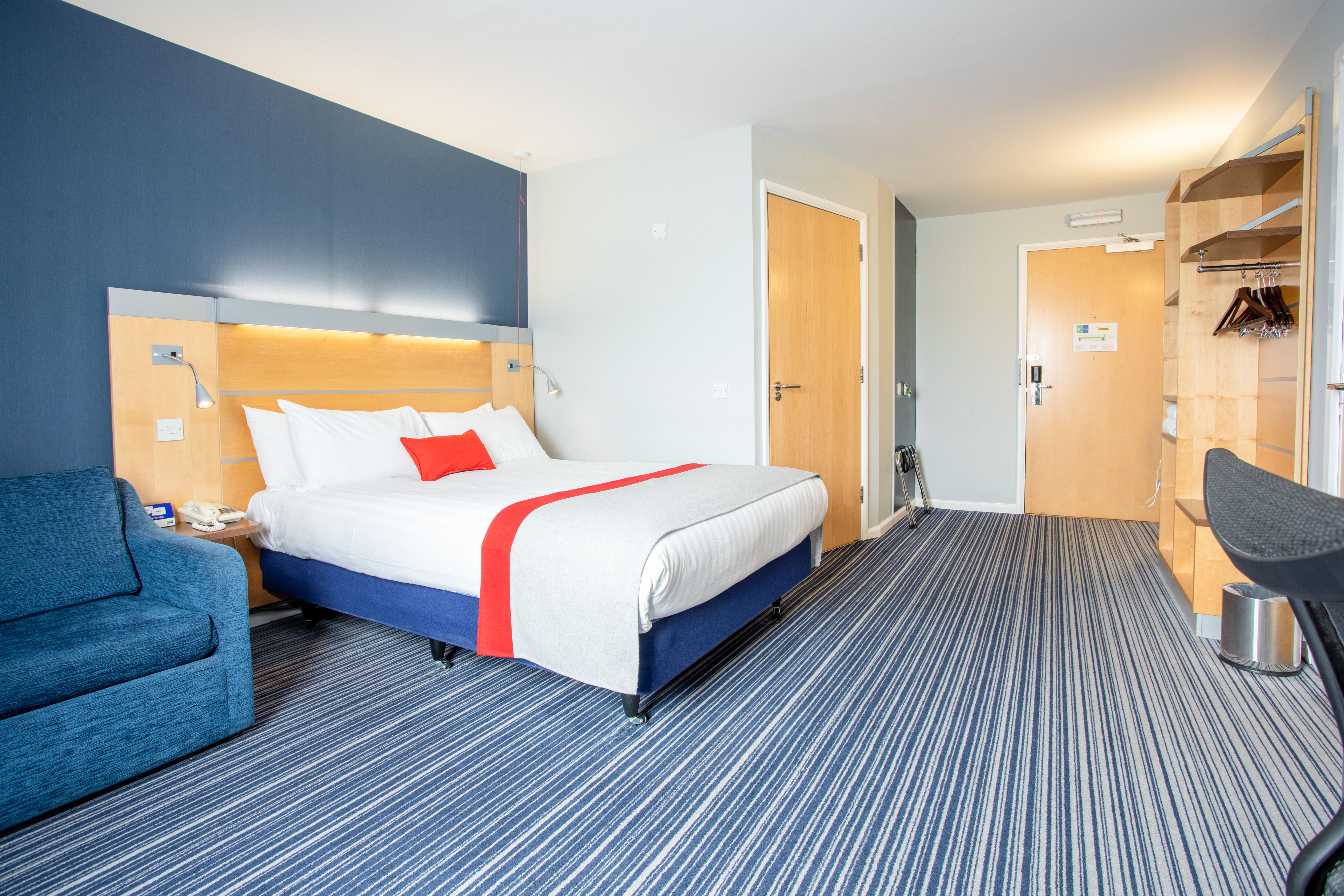 holiday inn express dunfermline by ihg