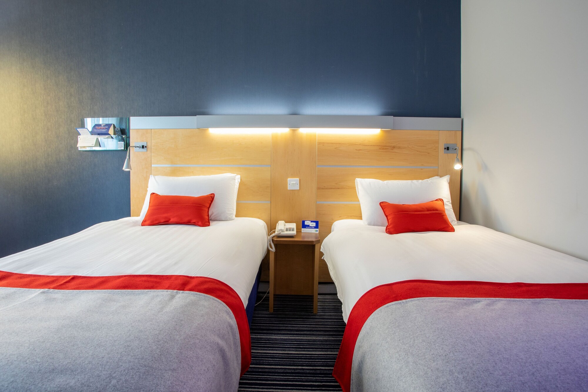 holiday inn express dunfermline by ihg