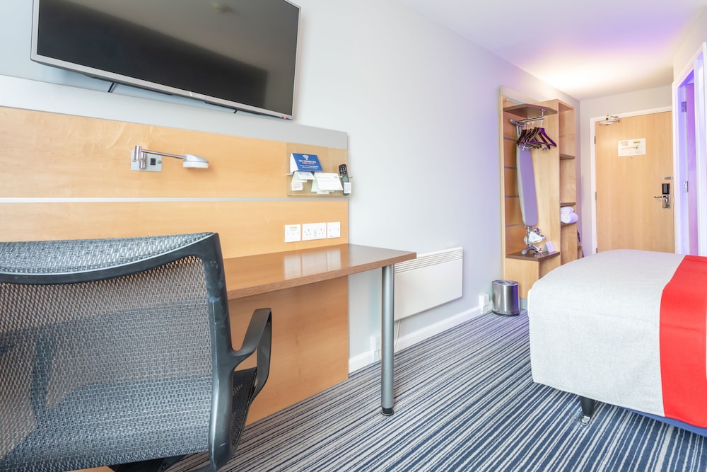holiday inn express dunfermline by ihg