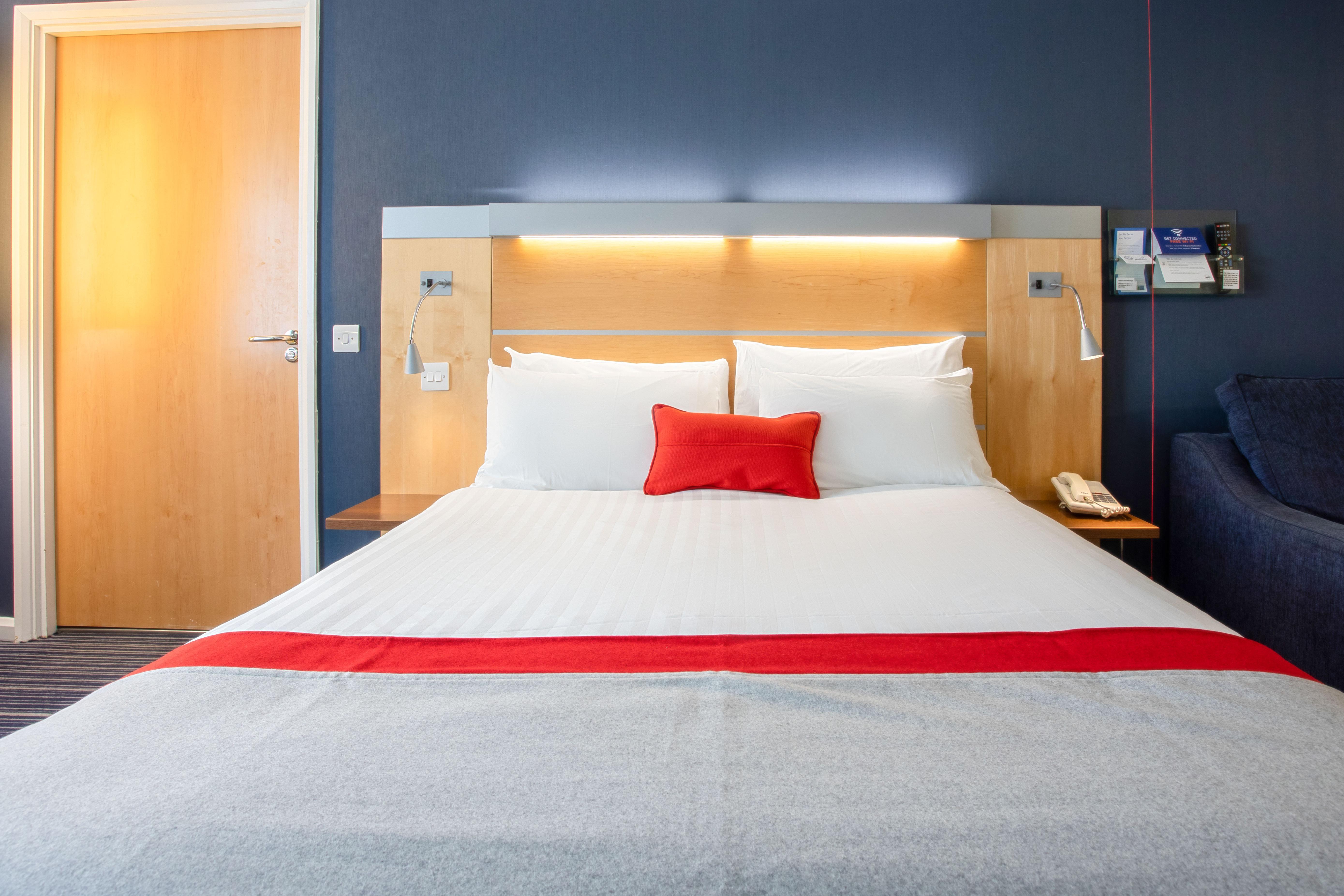 holiday inn express dunfermline by ihg