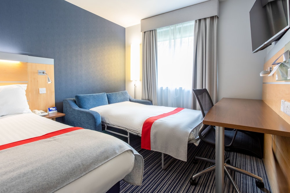 holiday inn express dunfermline by ihg