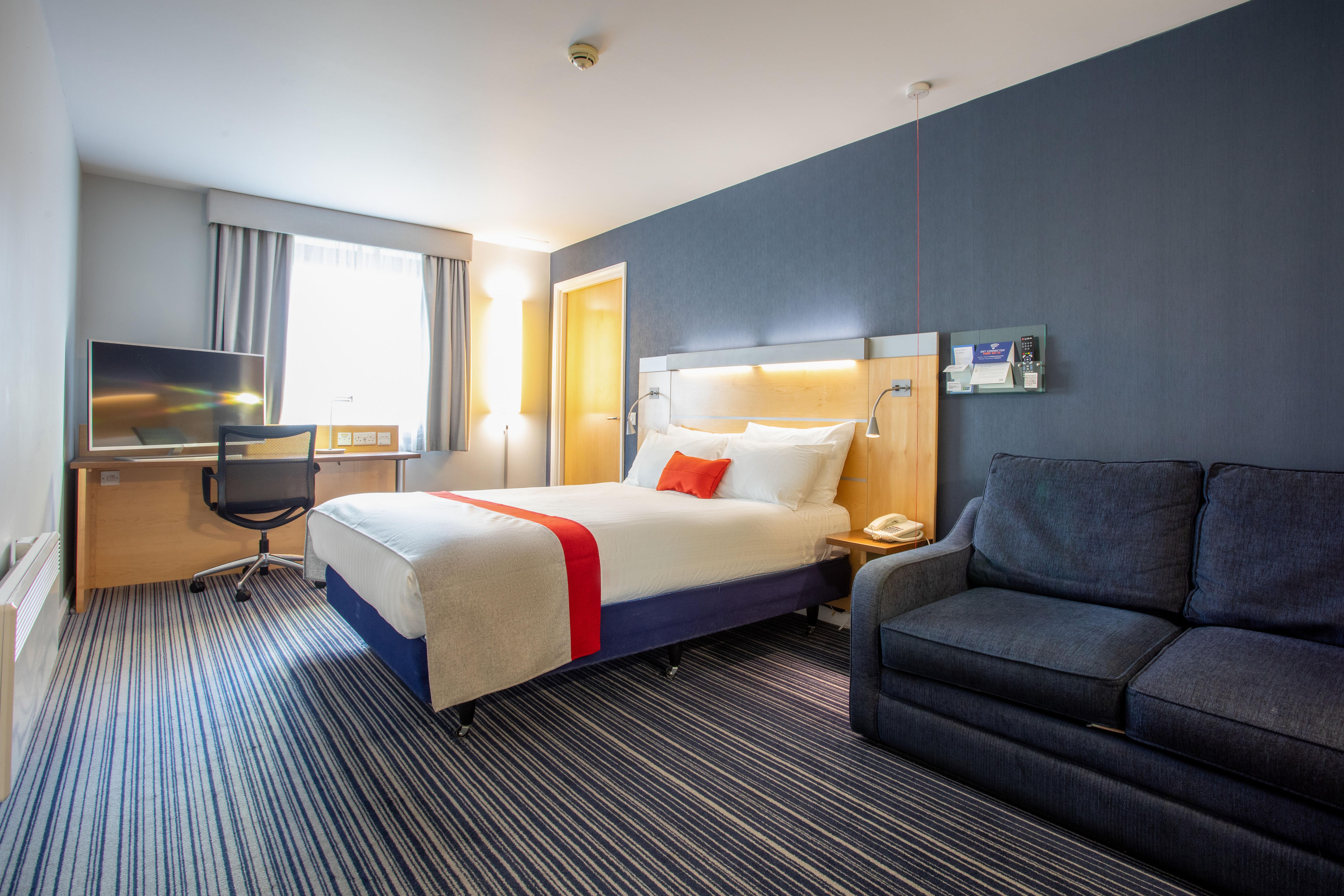 holiday inn express dunfermline by ihg