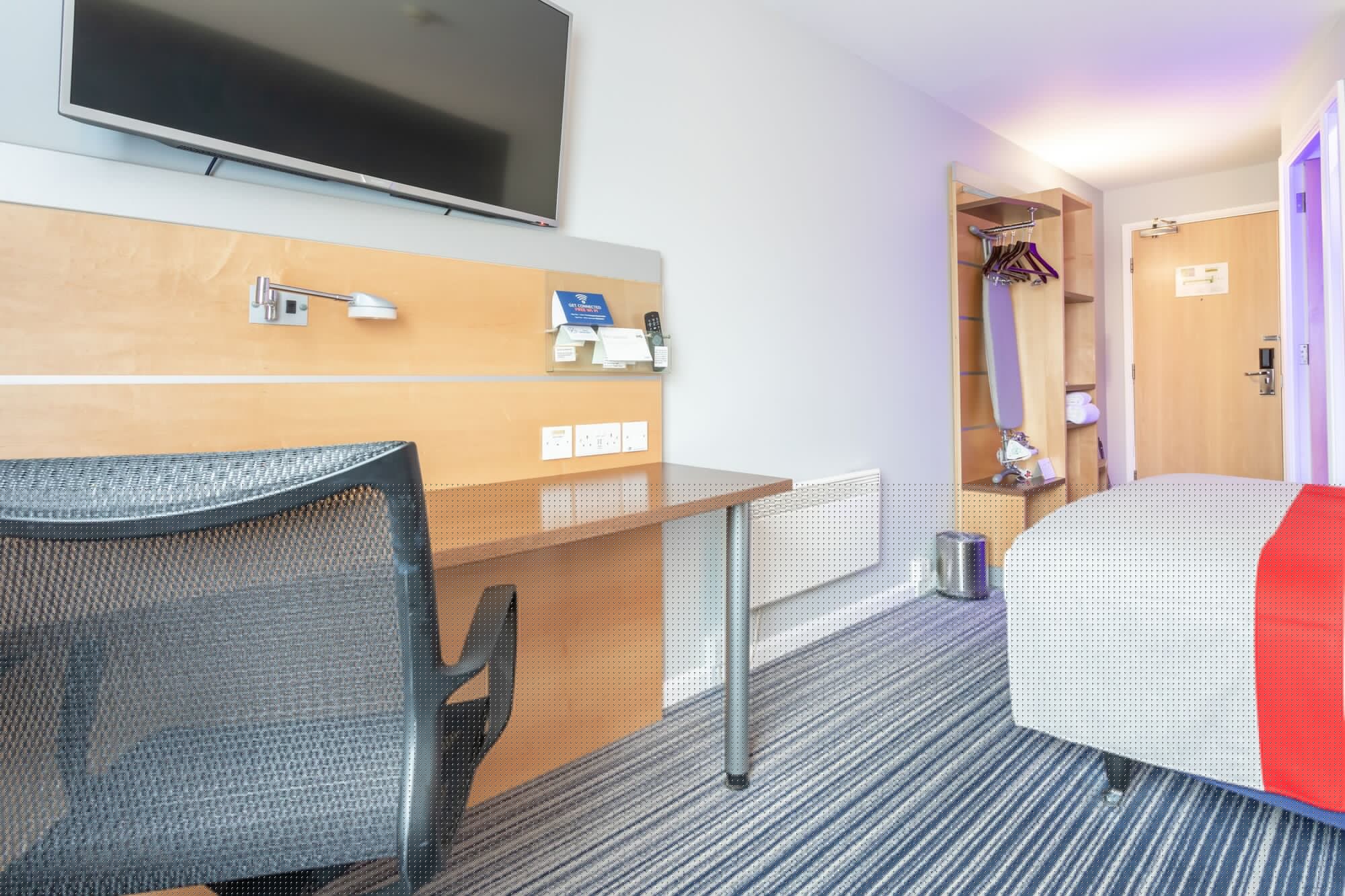 holiday inn express dunfermline by ihg