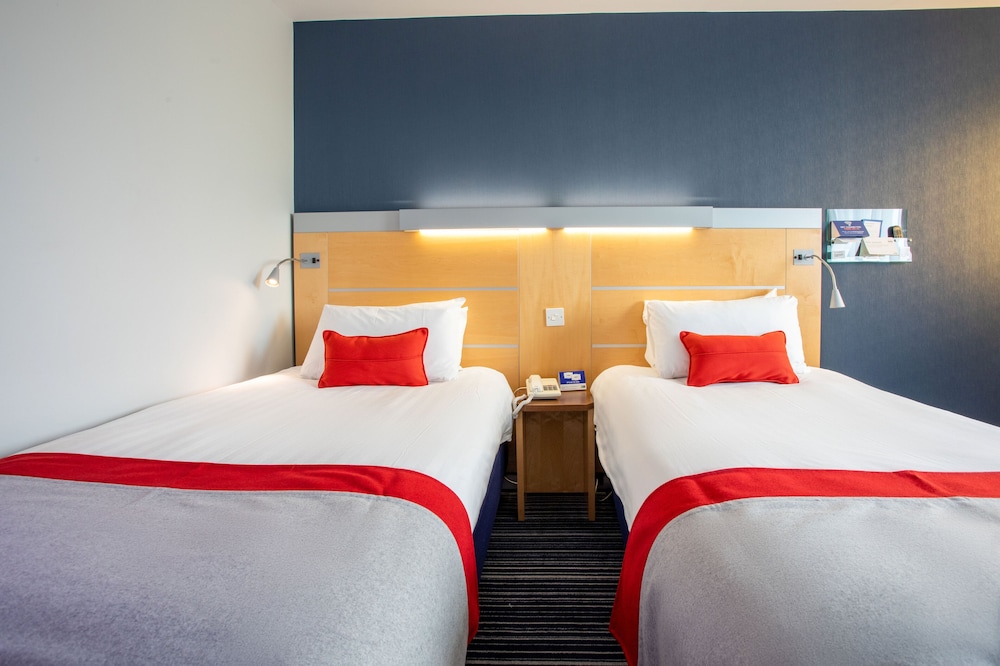 holiday inn express dunfermline by ihg