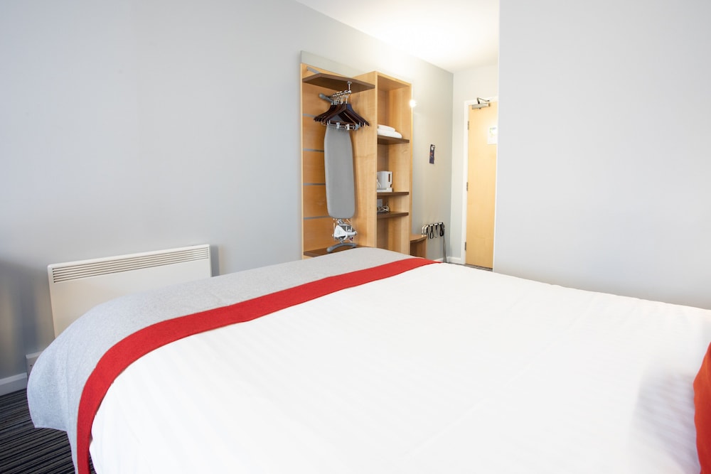 holiday inn express dunfermline by ihg