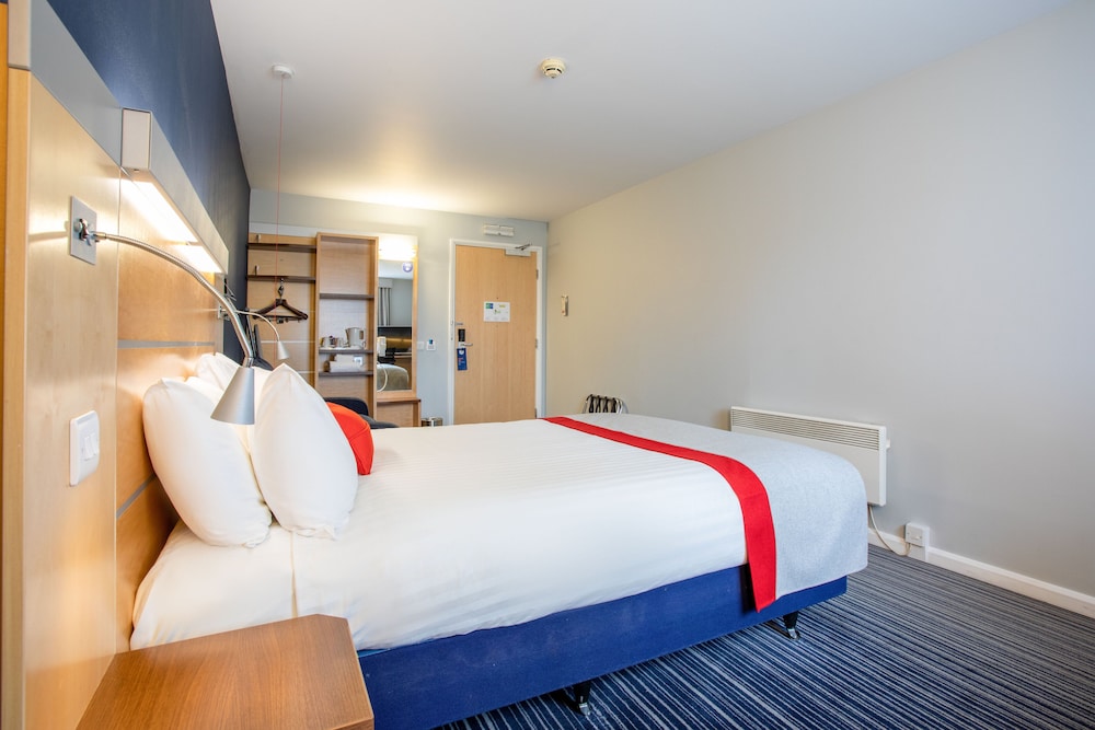 holiday inn express dunfermline by ihg