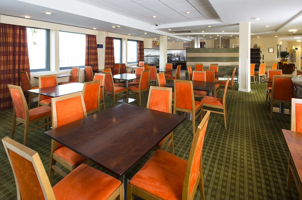 holiday inn express dunfermline by ihg
