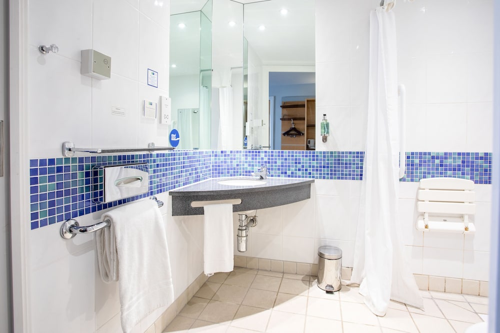 holiday inn express dunfermline by ihg