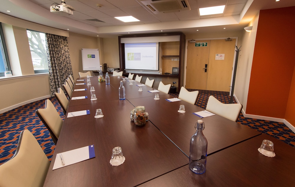 holiday inn express dunfermline by ihg