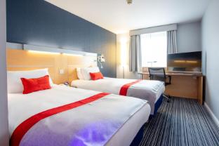 holiday inn express dunfermline by ihg