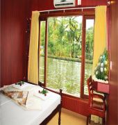 cosy houseboats