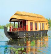 cosy houseboats