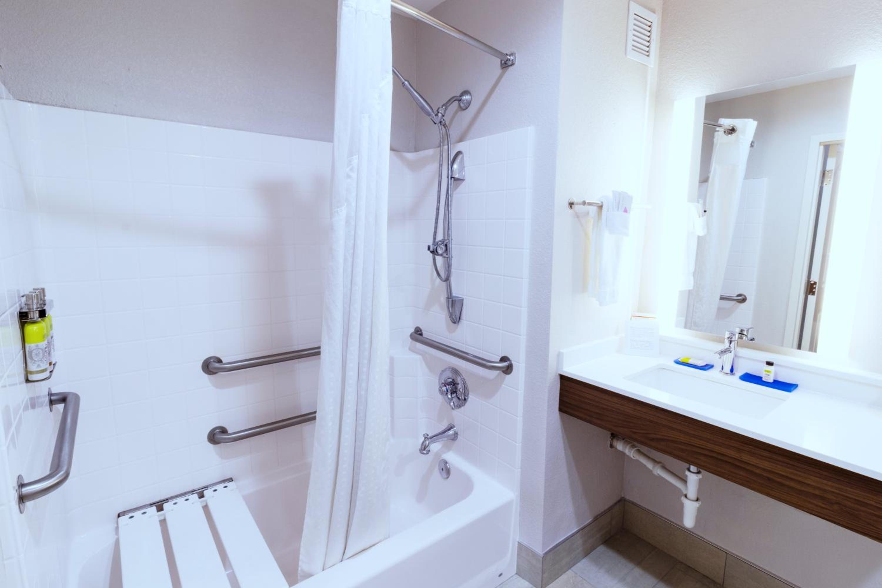 holiday inn express hotel and suites crestview by ihg