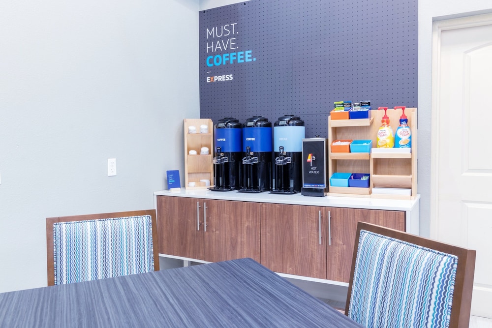holiday inn express hotel and suites crestview by ihg