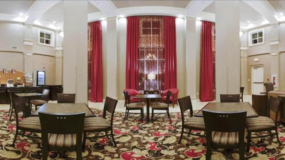 holiday inn express hotel and suites crestview by ihg