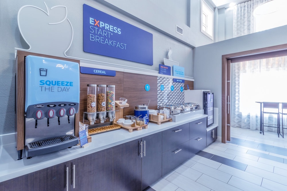 holiday inn express hotel and suites crestview by ihg