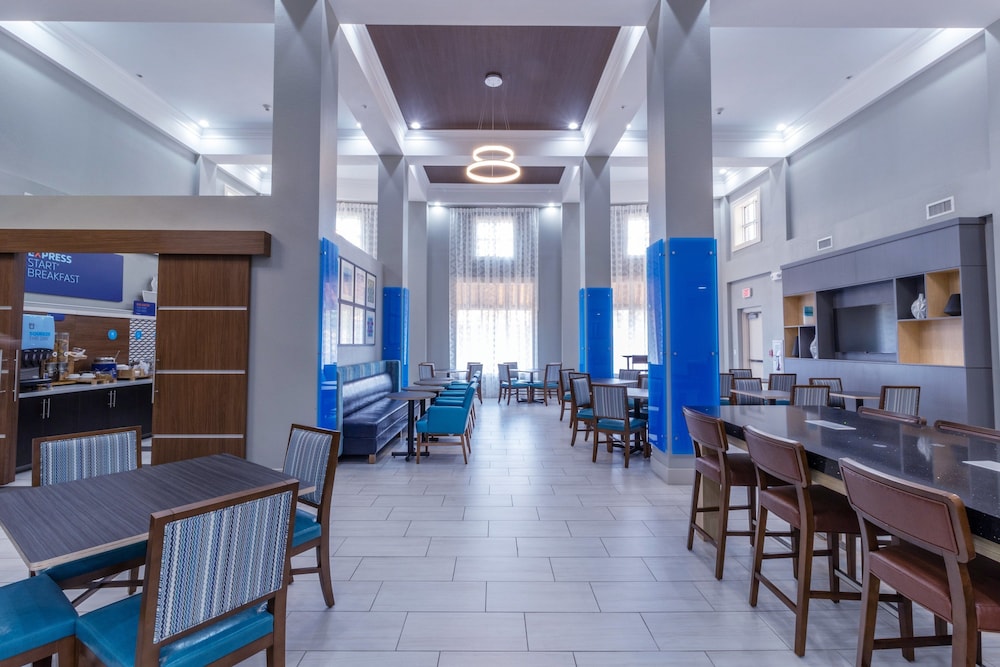 holiday inn express hotel and suites crestview by ihg