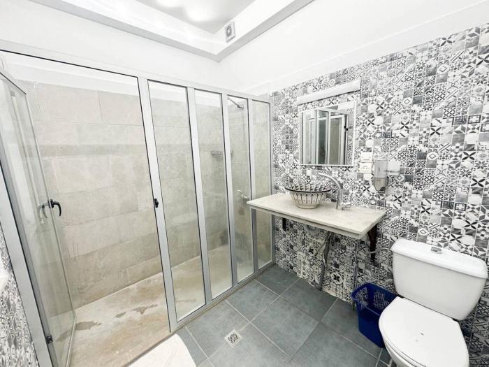 riad verus hostel adults only