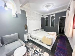 riad verus hostel adults only
