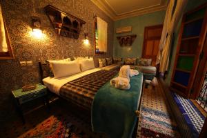 riad verus hostel adults only