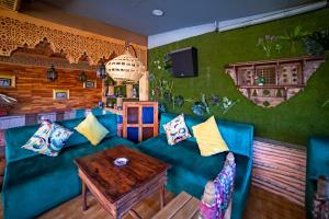 riad verus hostel adults only