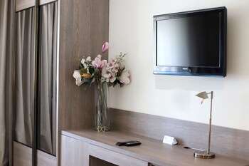 the sanrock by le reve hotels