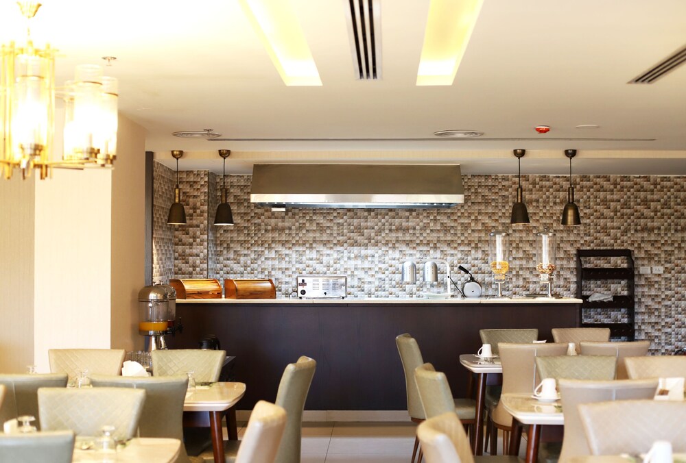 the sanrock by le reve hotels